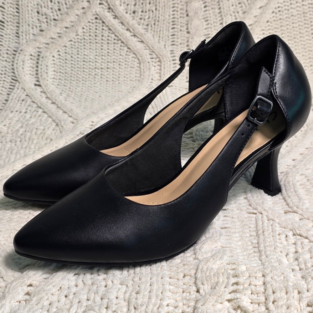 Clarks Kitten Heel Black Leather Pointed Toe Open Side Pump Womens 8 Excellent - Picture 2 of 10